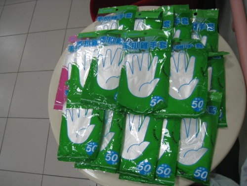 愛家發展中心感謝善心人士捐贈塑膠手套20包