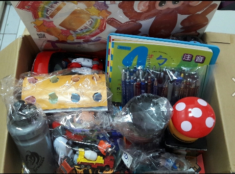 [已捐出]捐贈玩具、原子筆、用品等一箱