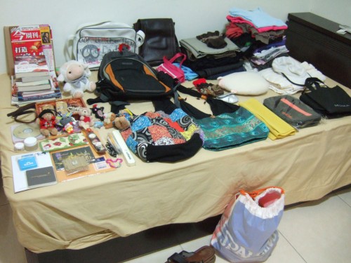 捐贈背包，文具，玩偶， 二手衣物，書籍等
